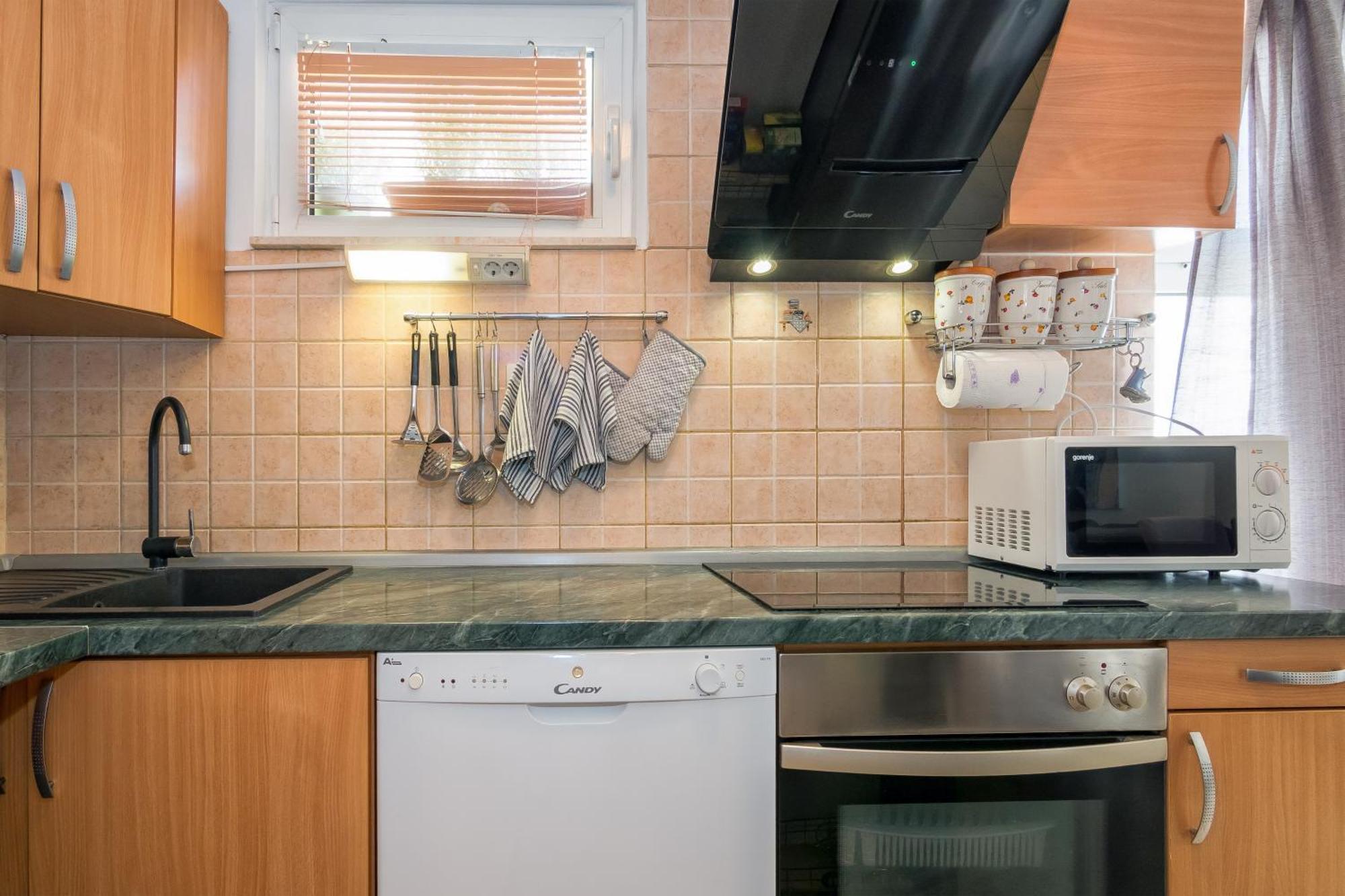 Relaxing 2Bd Apartment, Ground Floor - Walk To Old Town Split Ngoại thất bức ảnh