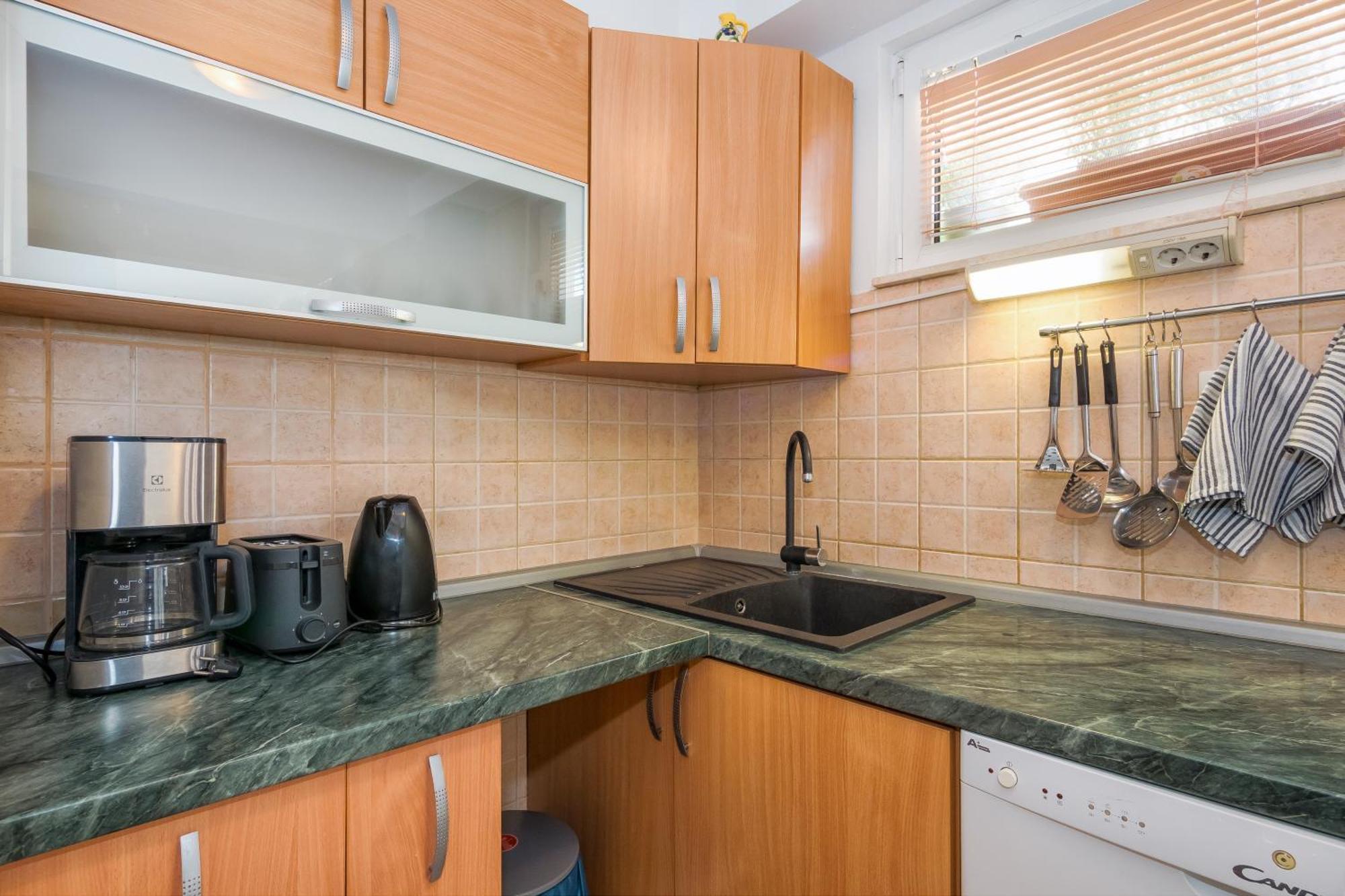 Relaxing 2Bd Apartment, Ground Floor - Walk To Old Town Split Ngoại thất bức ảnh