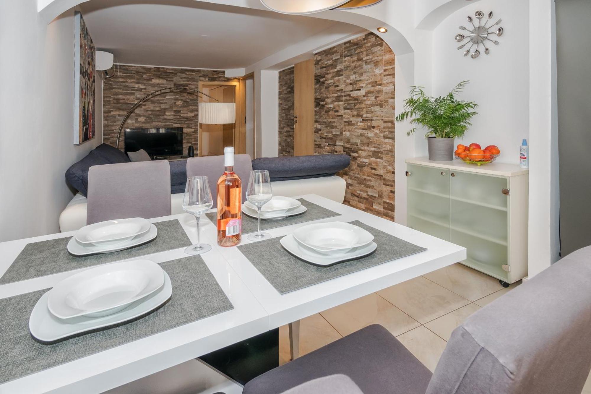 Relaxing 2Bd Apartment, Ground Floor - Walk To Old Town Split Ngoại thất bức ảnh