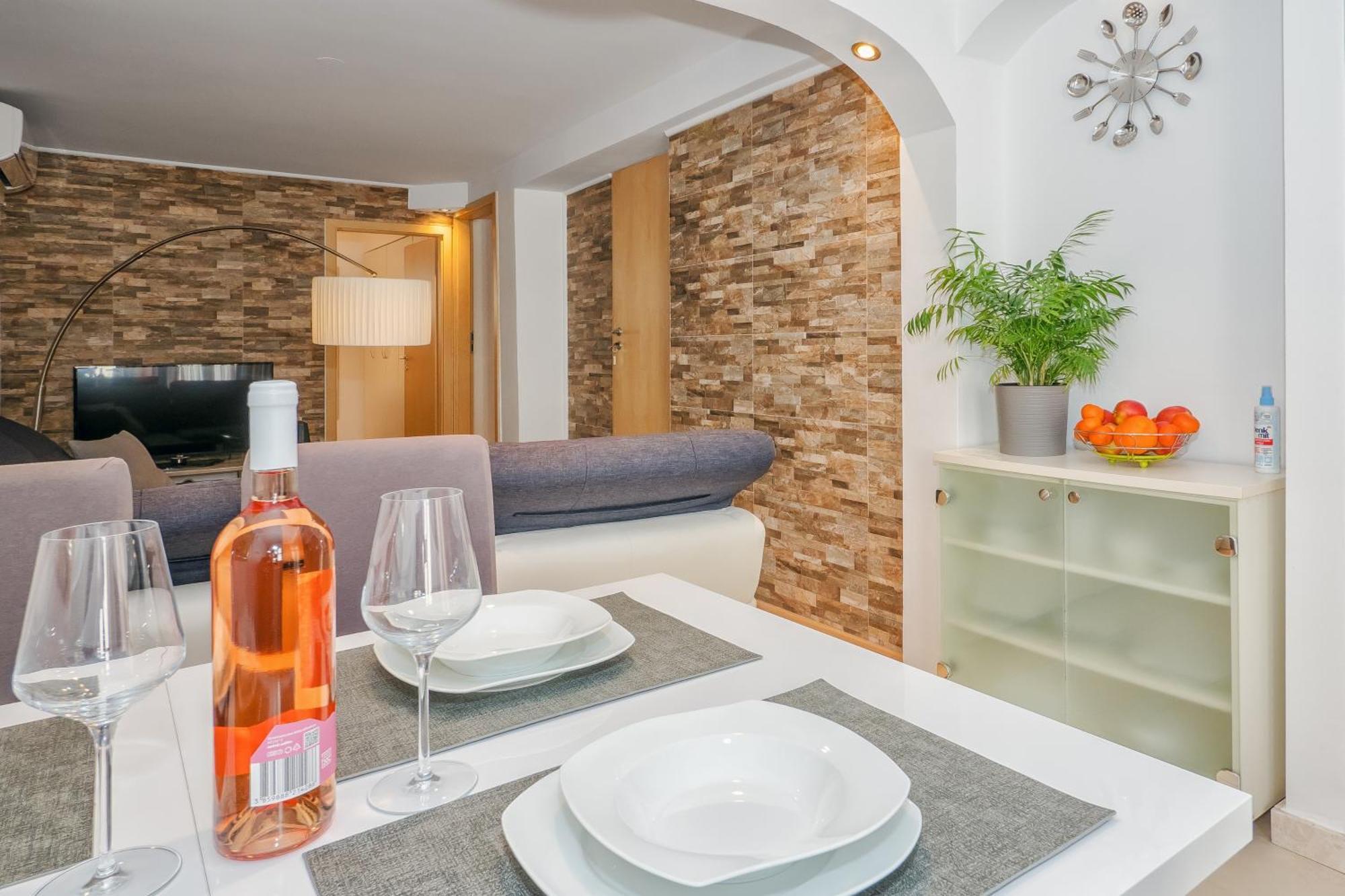 Relaxing 2Bd Apartment, Ground Floor - Walk To Old Town Split Ngoại thất bức ảnh